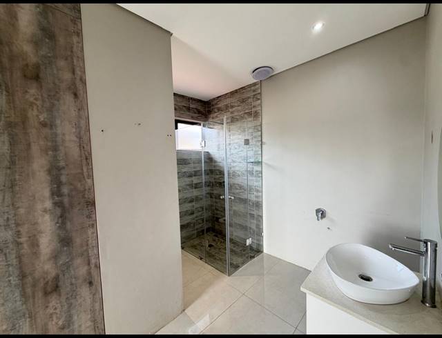 5 BEDROOM FREESTANDING TO LET IN HILLTOP PRIVATE ESTATE